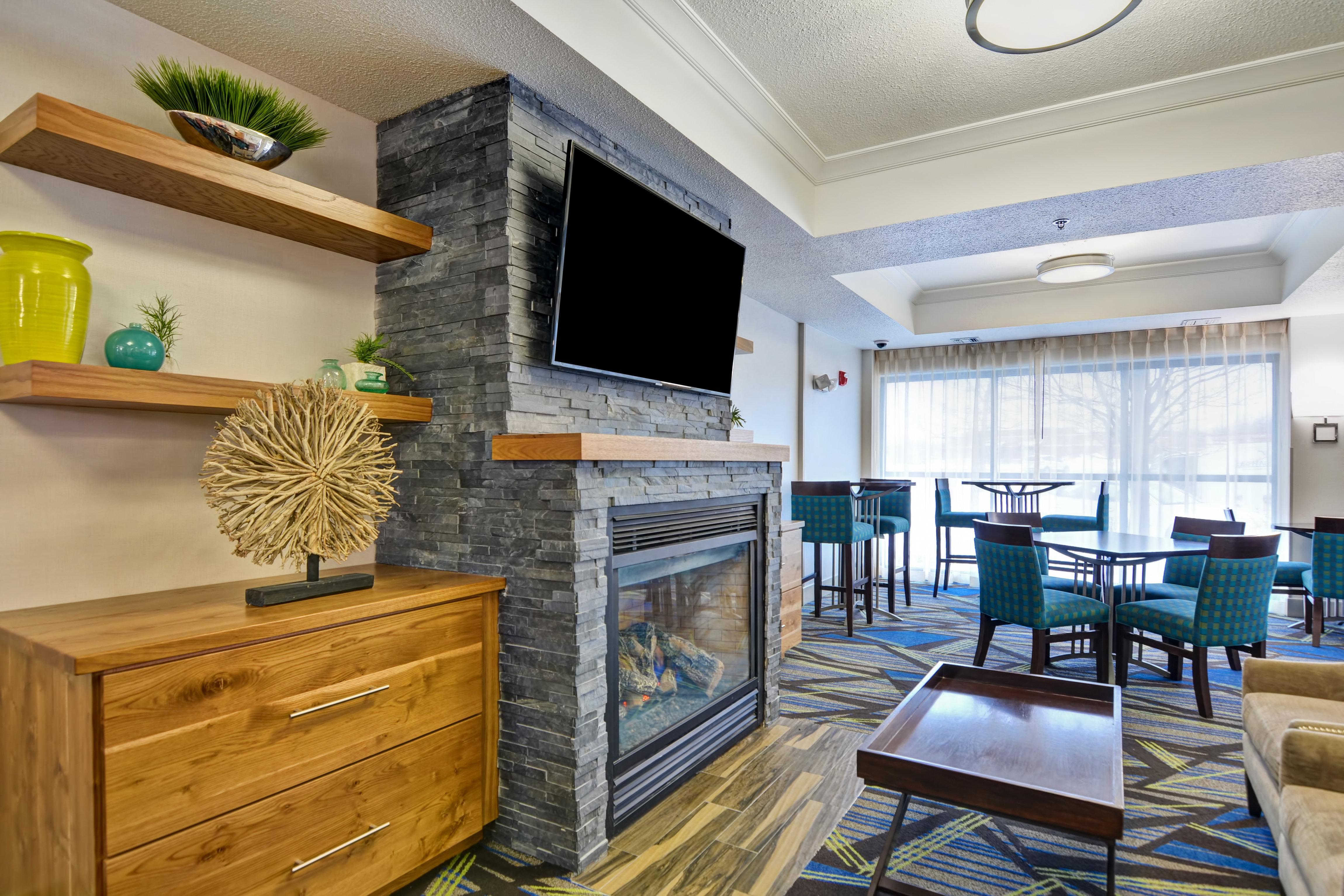 Holiday Inn Express Hotel & Suites Milwaukee-New Berlin By Ihg Eksteriør billede