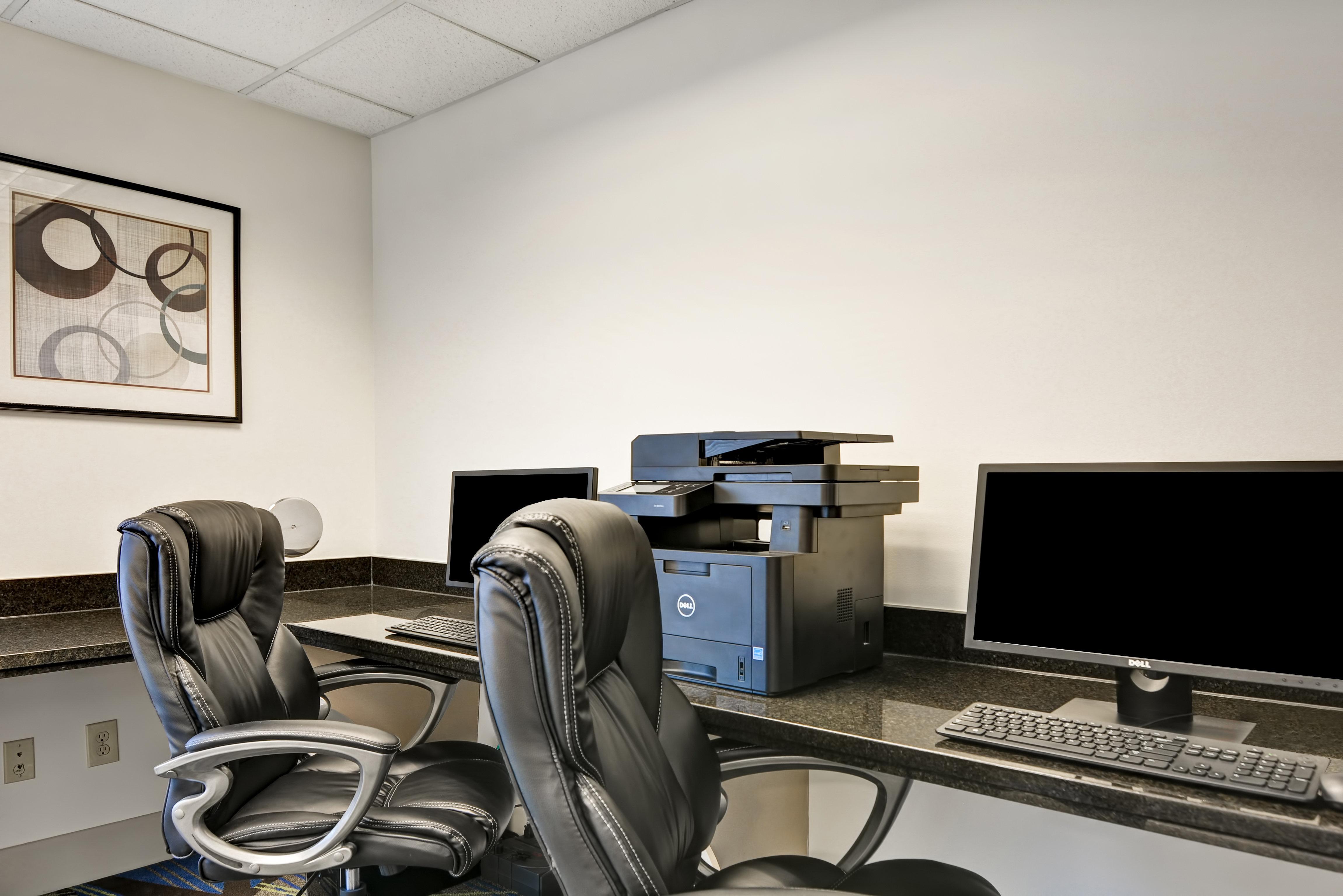 Holiday Inn Express Hotel & Suites Milwaukee-New Berlin By Ihg Eksteriør billede