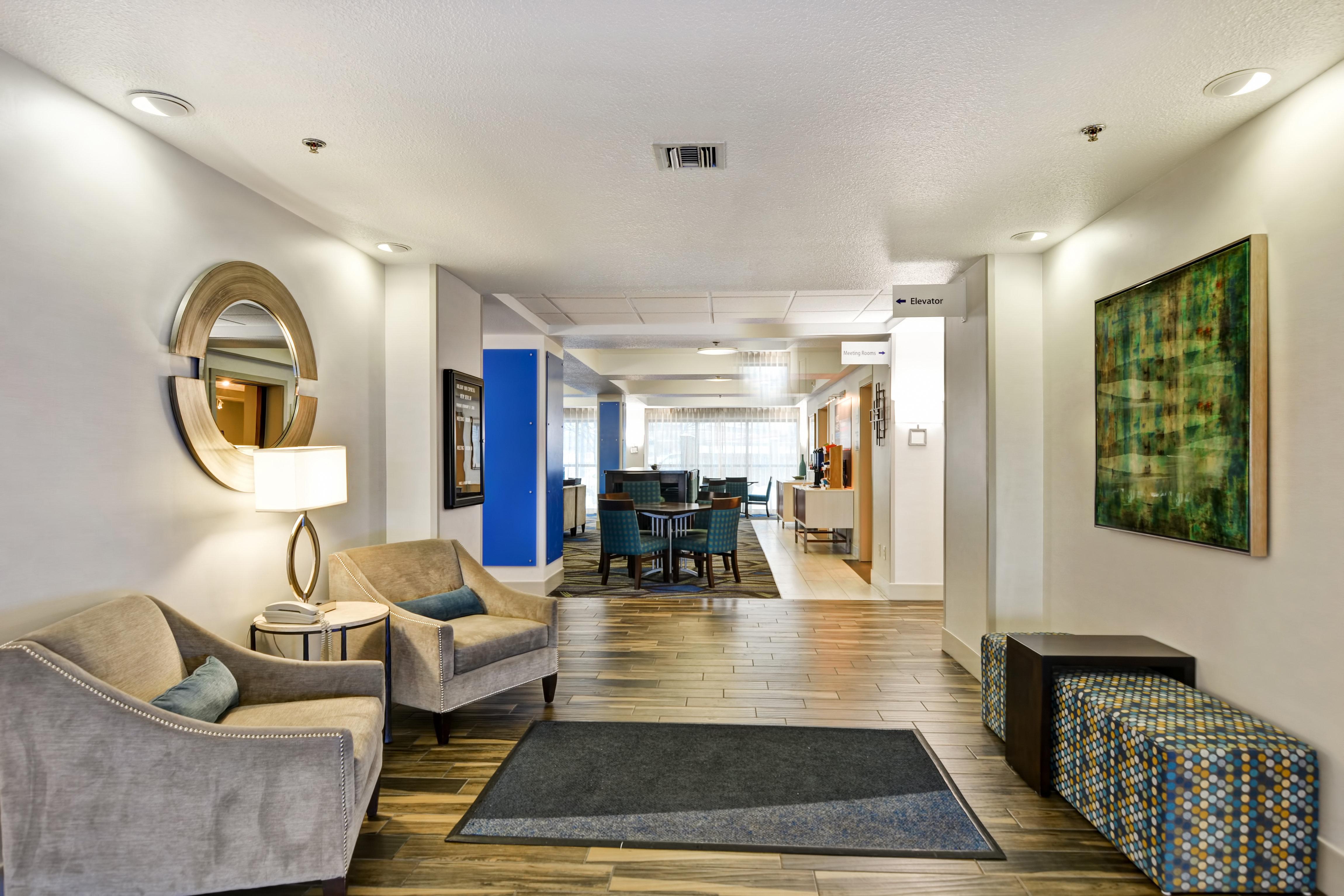 Holiday Inn Express Hotel & Suites Milwaukee-New Berlin By Ihg Eksteriør billede