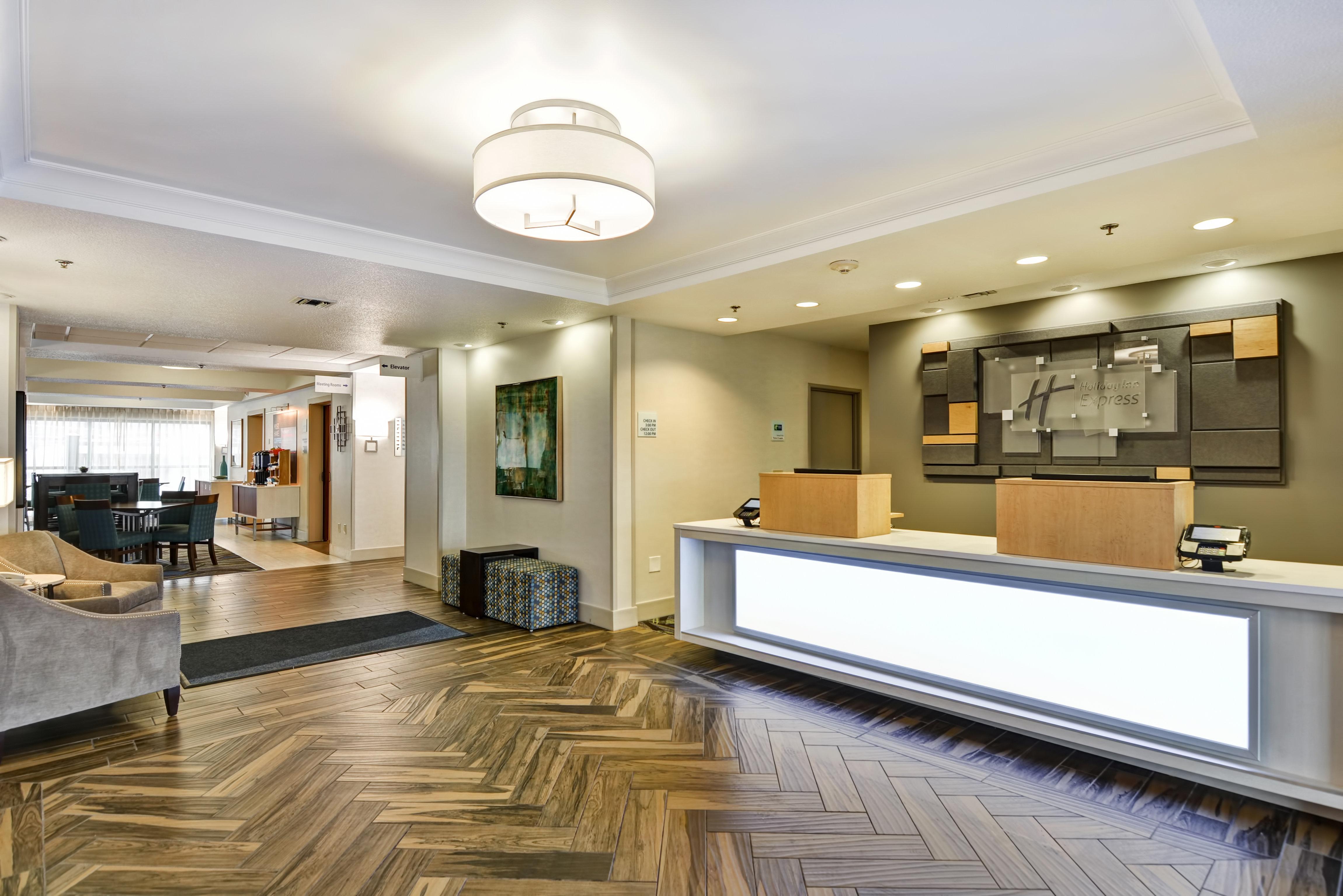 Holiday Inn Express Hotel & Suites Milwaukee-New Berlin By Ihg Eksteriør billede