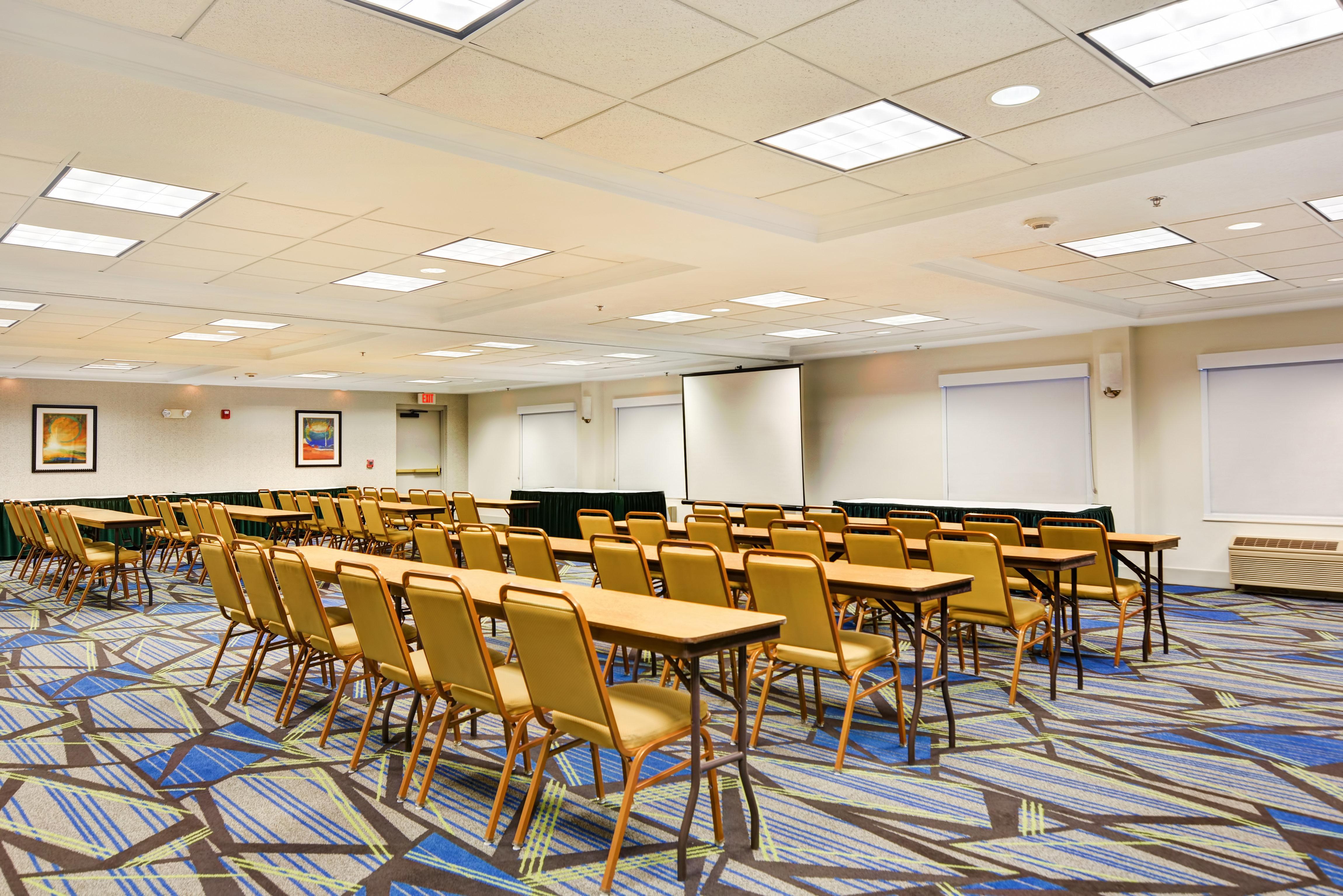 Holiday Inn Express Hotel & Suites Milwaukee-New Berlin By Ihg Eksteriør billede