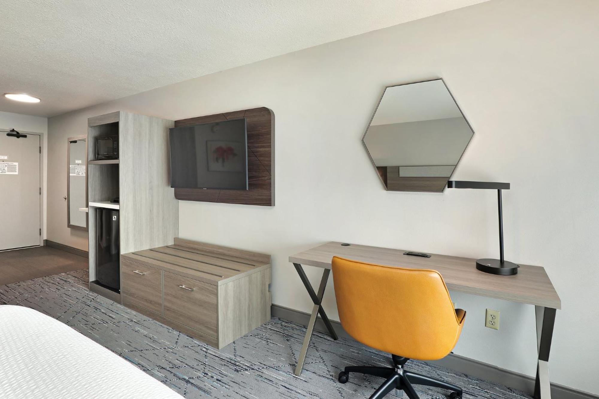 Holiday Inn Express Hotel & Suites Milwaukee-New Berlin By Ihg Eksteriør billede