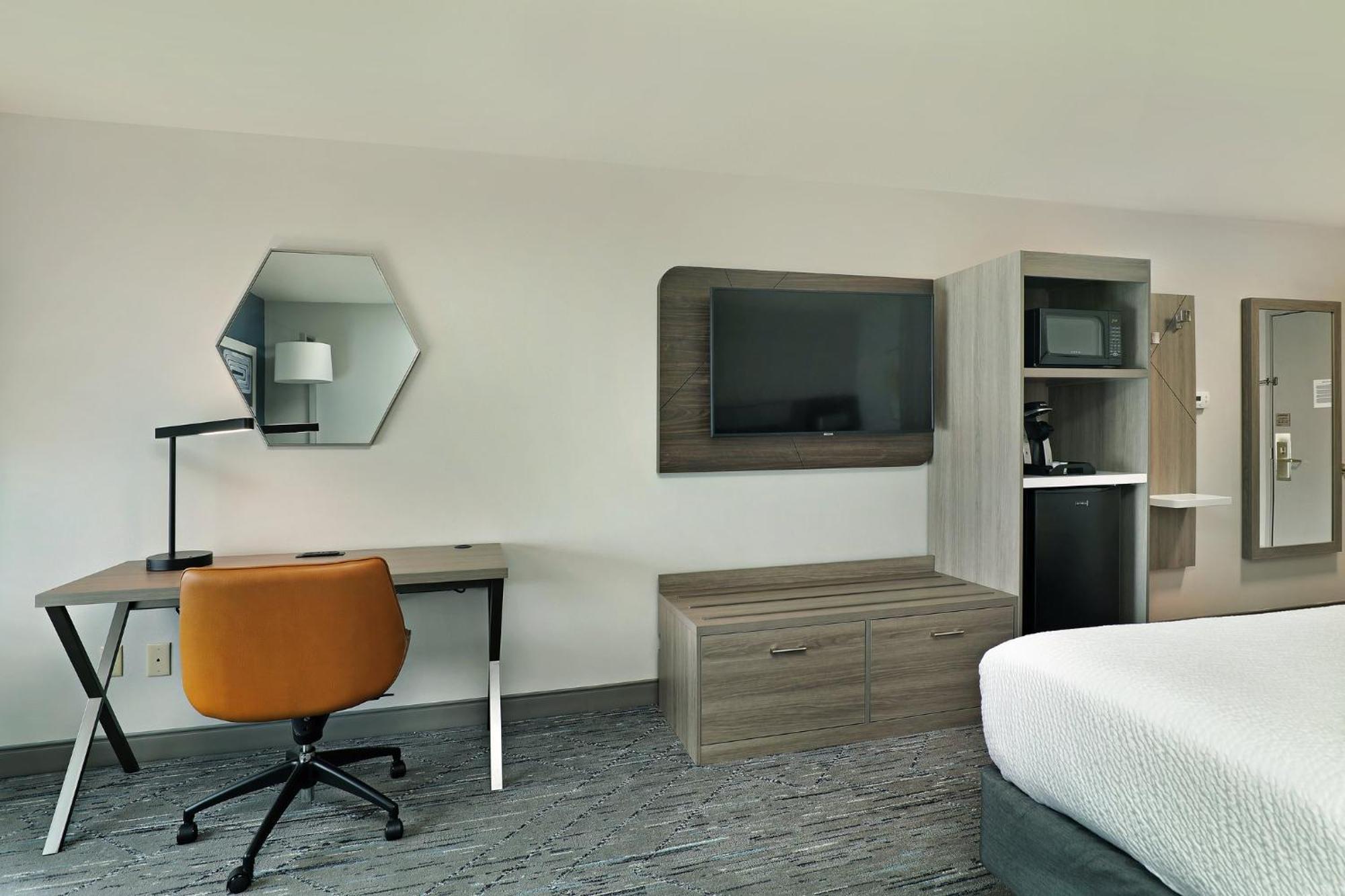 Holiday Inn Express Hotel & Suites Milwaukee-New Berlin By Ihg Eksteriør billede